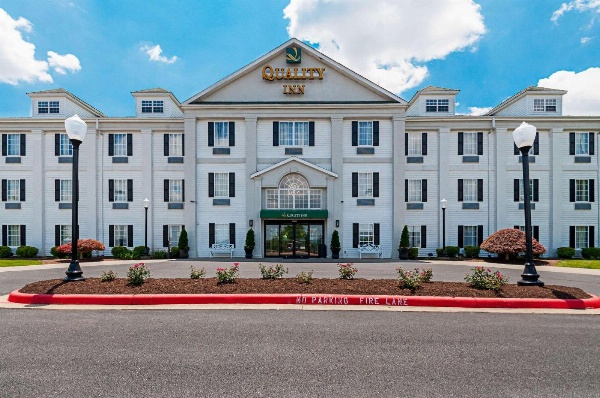 Quality Inn Harrisonburg I-81 image 1