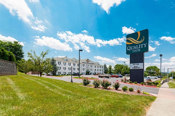 Quality Inn Harrisonburg I-81 image 3